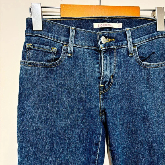 LEVI’S 710 Super Skinny dark blue jeans | Cropped raw hem denim | Size 24 * - Picture 7 of 11